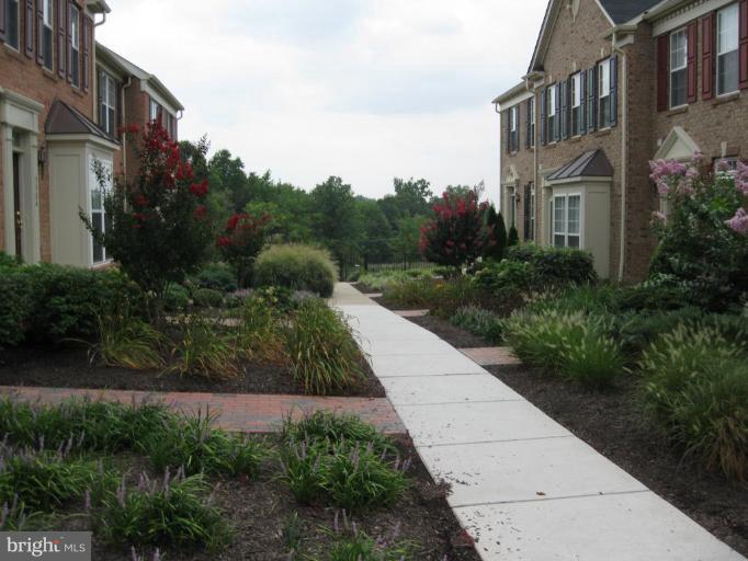 9308 Summit View Way, Unit 9308 Perry Hall, MD 21128 - Photo 20 of 30 Courtyard