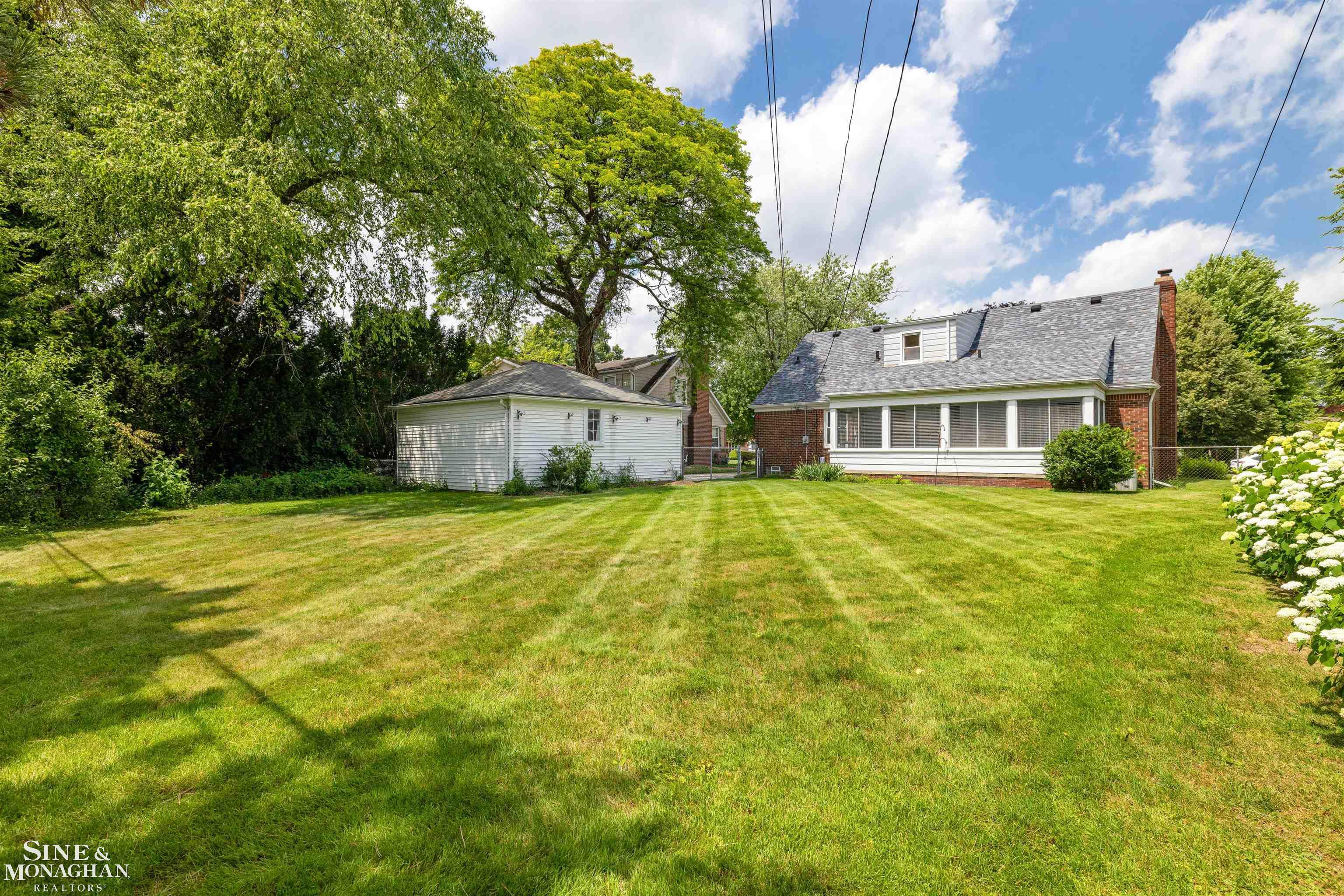 581 Hampton Road Grosse Pointe Woods, MI 48236 - Photo 39 of 60