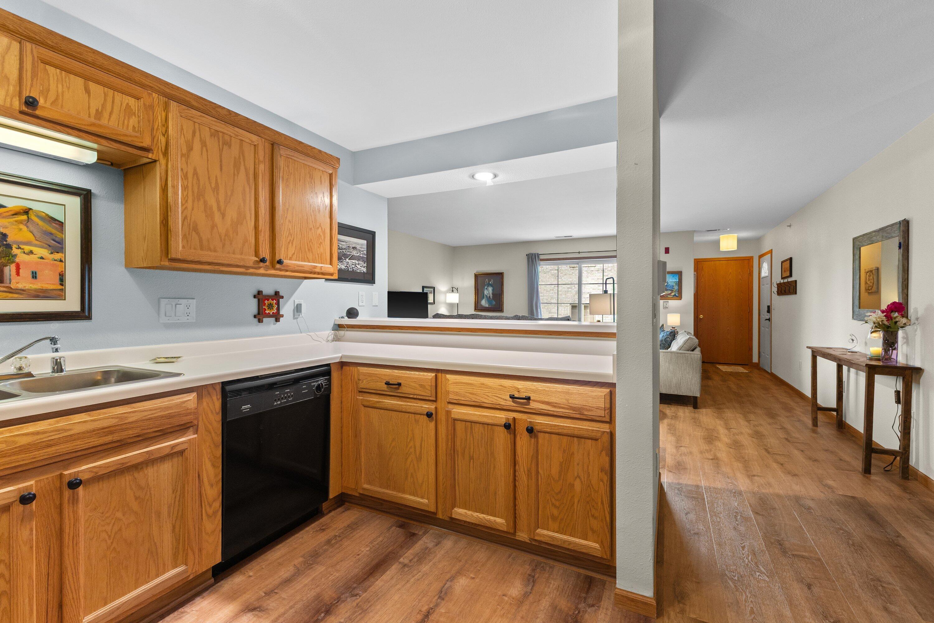 9342 West Loomis Road, Unit 8 Franklin, WI 53132 - Photo 10 of 29 breakfast bar open to living