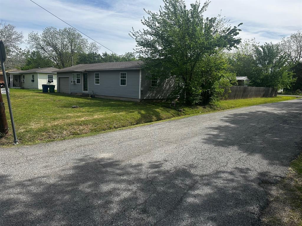 623 Grayson Street Pottsboro, TX 75076 - Photo 3 of 5