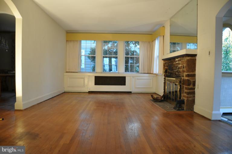 719 Dunkirk Road Baltimore, MD 21212 - Photo 6 of 26 Living Room