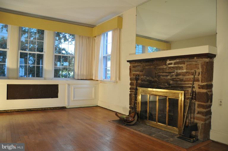 719 Dunkirk Road Baltimore, MD 21212 - Photo 8 of 26 Living Room