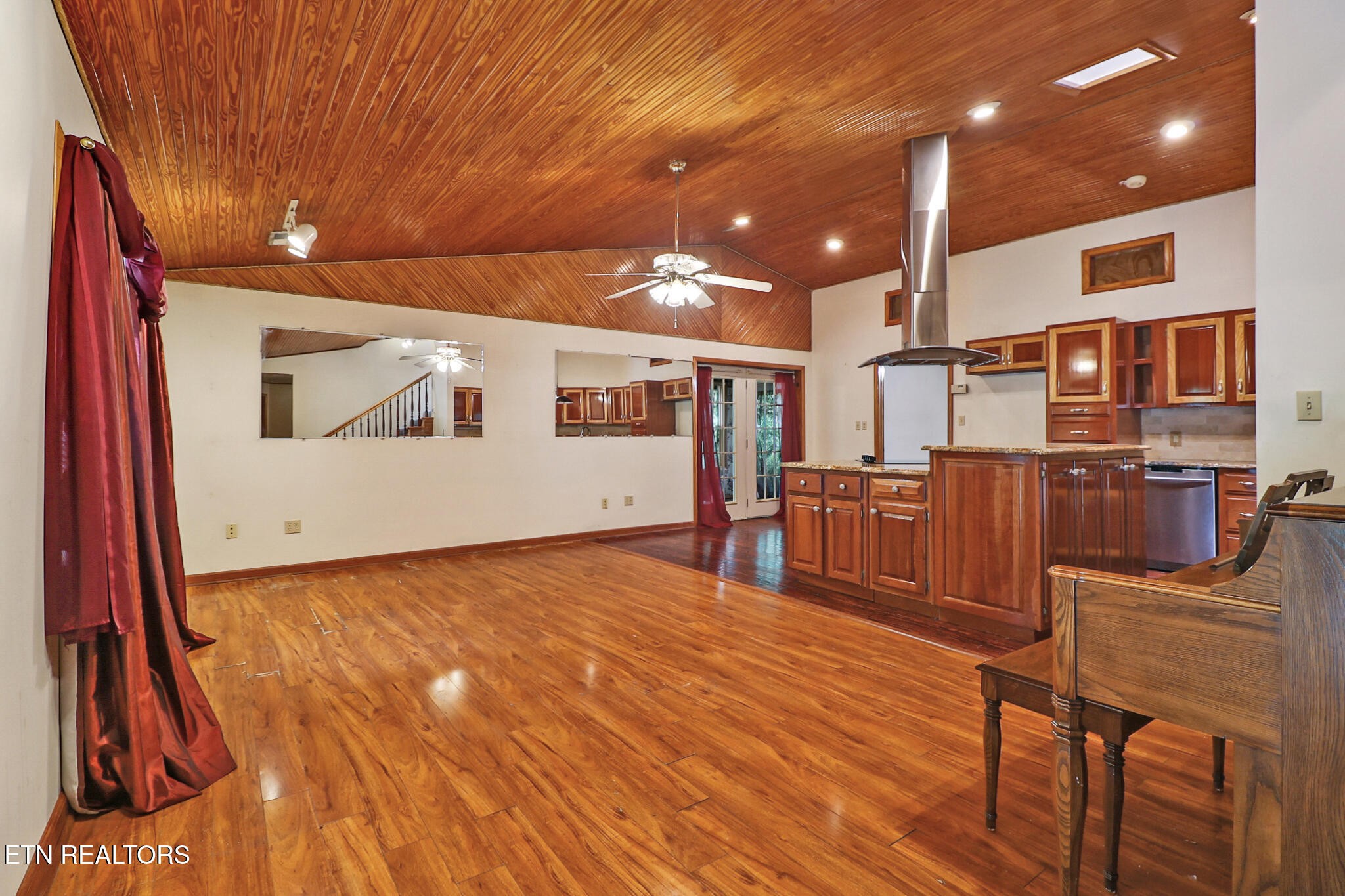 395 Ashley Lane Oneida, TN 37841 - Photo 7 of 40