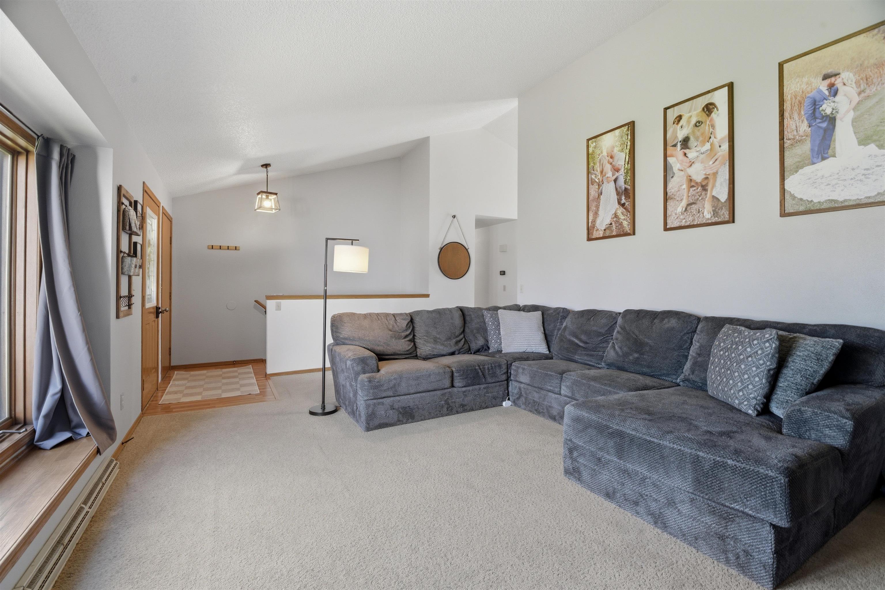 1917 East Glendale Avenue Appleton, WI 54911 - Photo 4 of 27