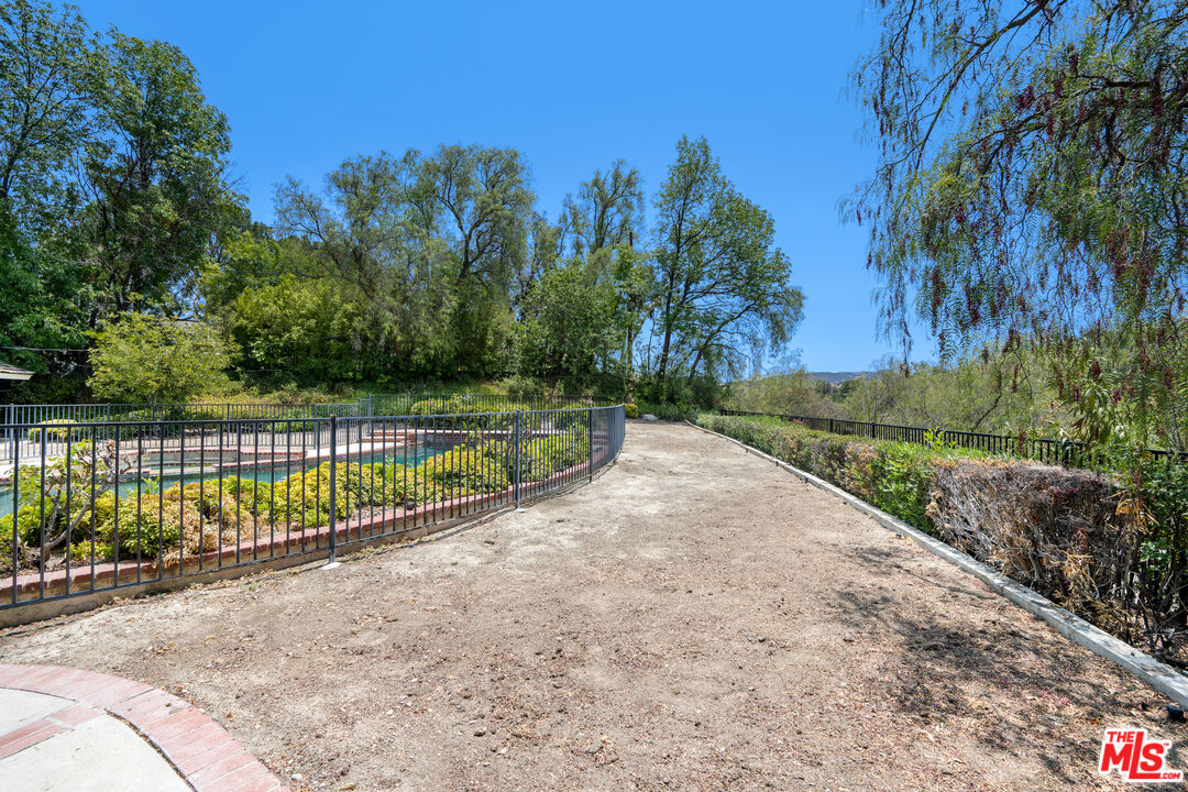 5860 Fitzpatrick Road Hidden Hills, CA 91302 - Photo 14 of 19 Gallery Image 14