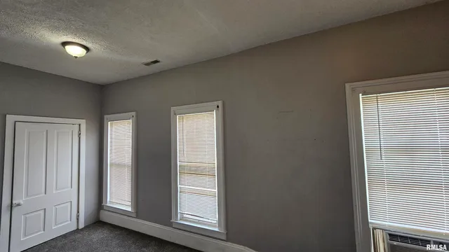 $162,000 | 800 South Main Street, Jacksonville, IL 62650