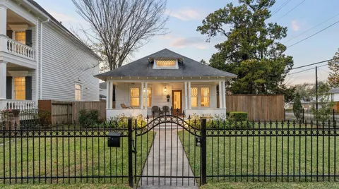 $999,990 | 1847 Cortlandt Street, Houston, TX 77008