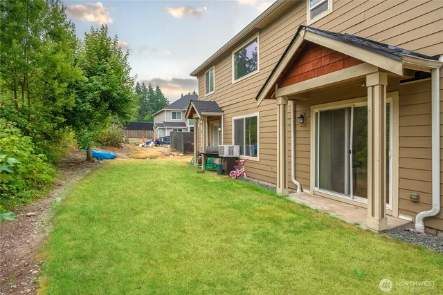 a view of a house with backyard and porch