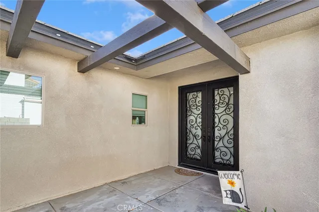 a view of an entryway of the house