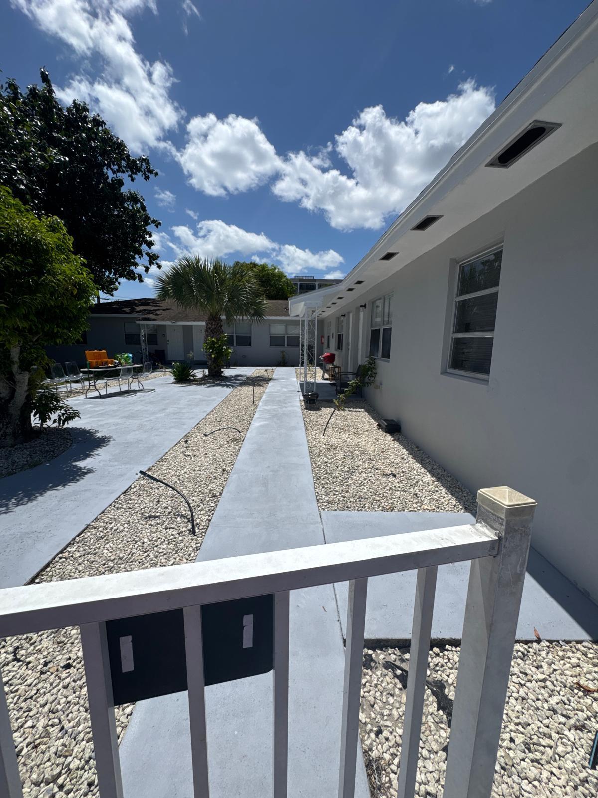 914 3rd Street, Unit 4 West Palm Beach, FL 33401 - Photo 15 of 17 a view of a backyard