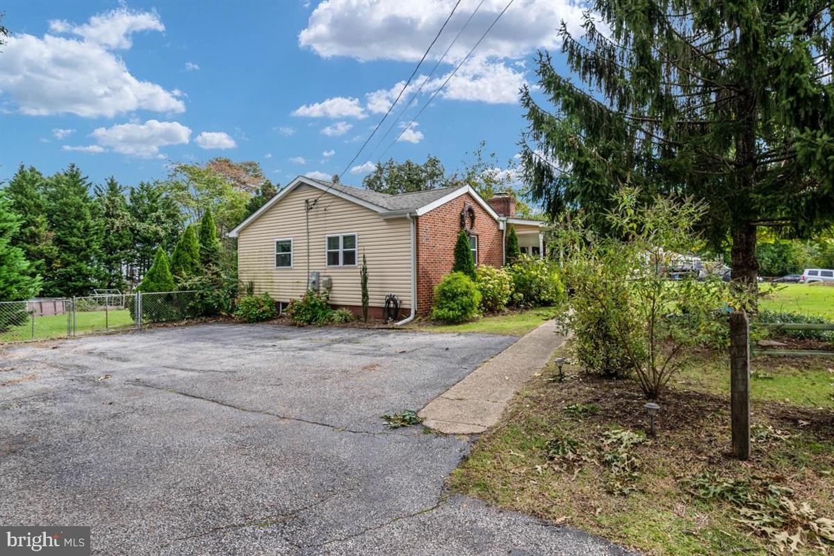 1210 Meadow View Road Pasadena, MD 21122 - Photo 3 of 38