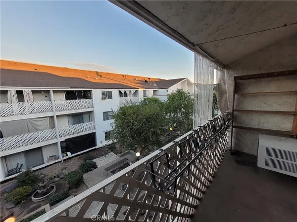 $2,149 | 3565 Linden Avenue, Long Beach, CA 90807