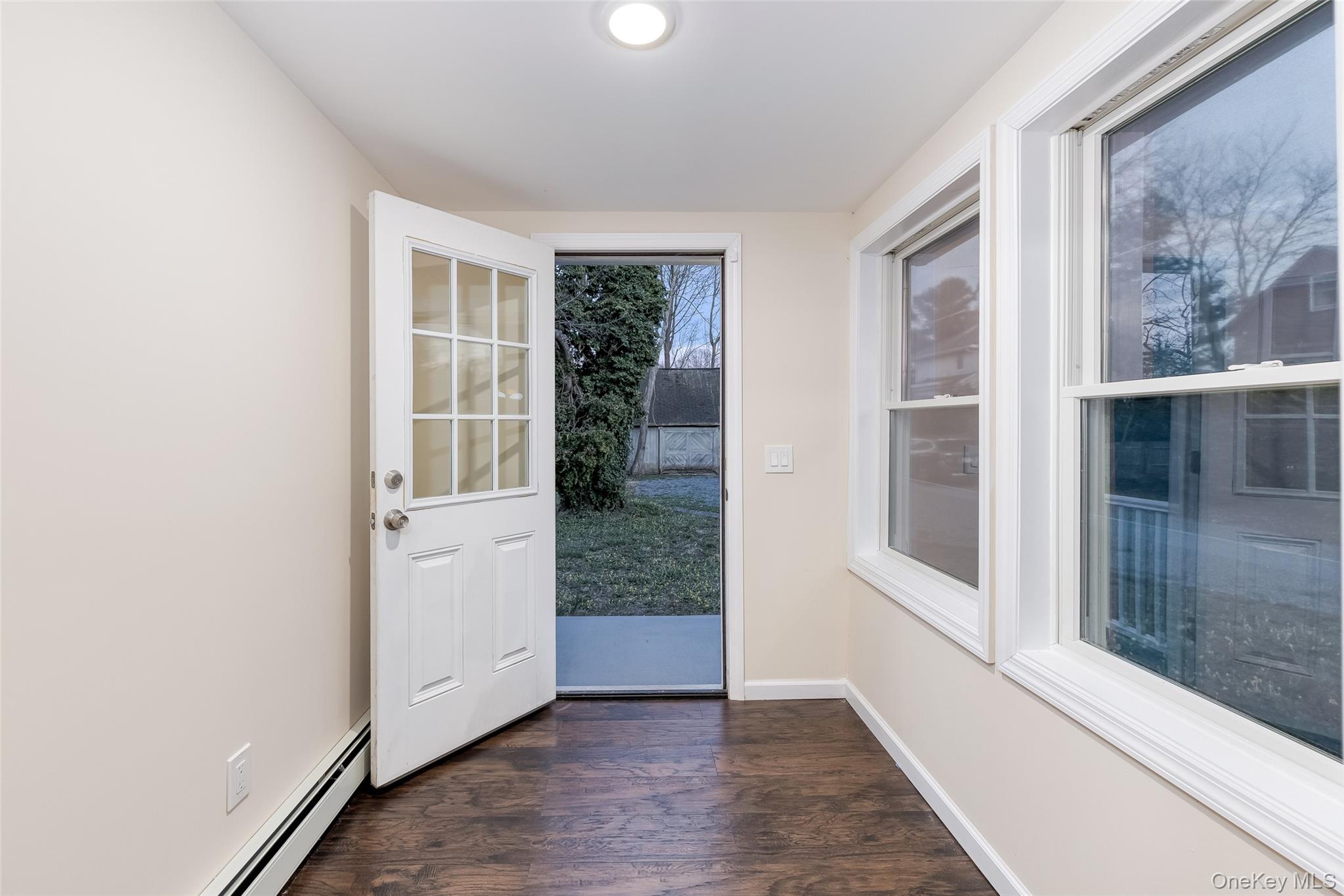 30170 Main Road Cutchogue, NY 11935 - Photo 7 of 9 an empty room with windows