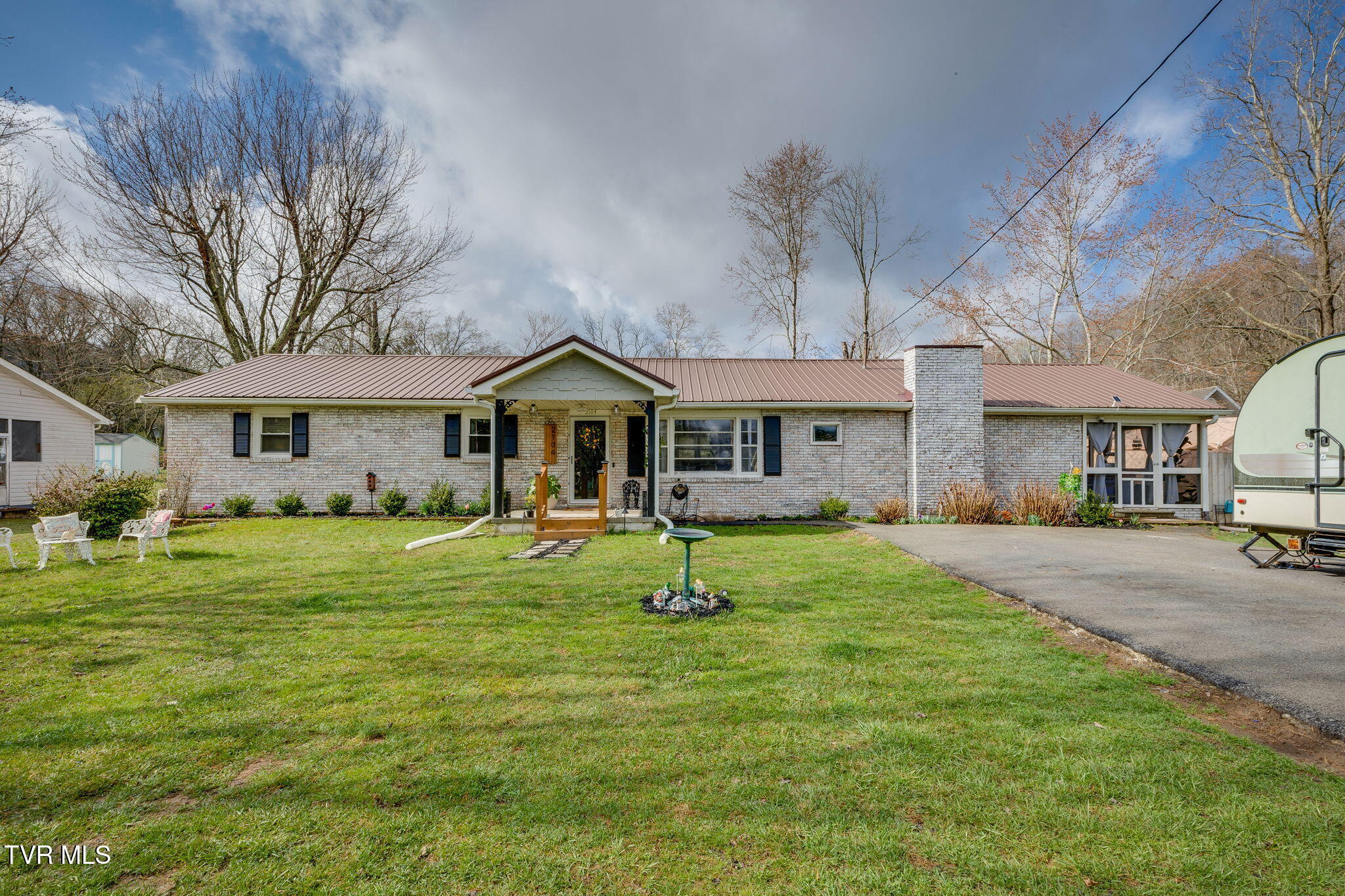2104 Miller Lane Johnson City, TN 37604 - Photo 1 of 34 001