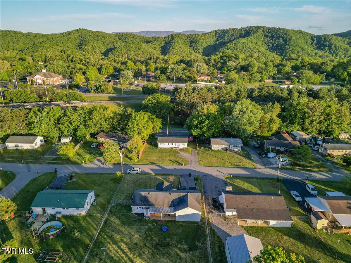 203 Hemlock Road Bristol, TN 37620 - Photo 30 of 34 28-DJI_0844