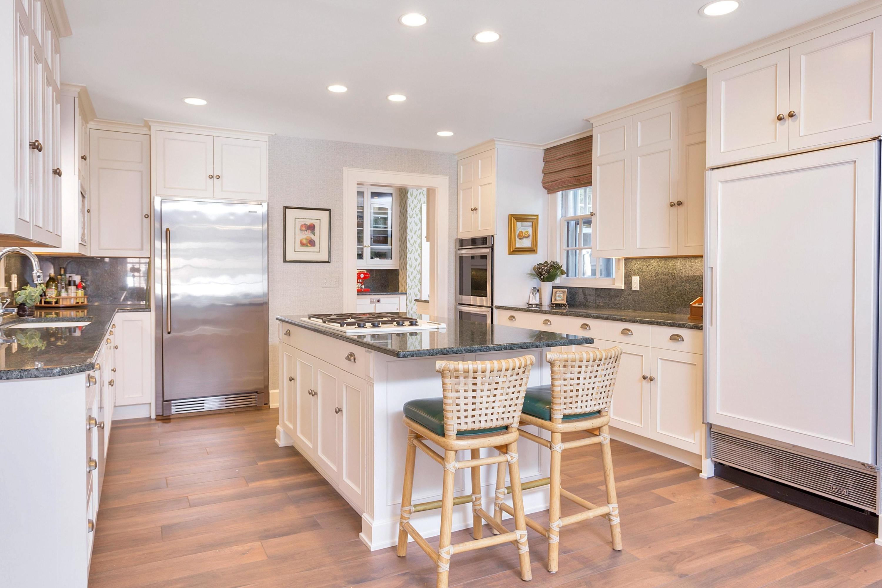 740 West Road New Canaan, CT 06840 - Photo 10 of 38 170225445-9