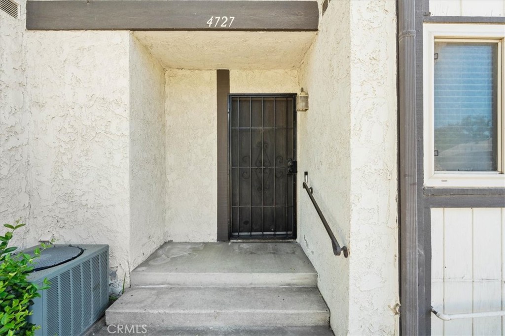 4727 Knickerbocker Lane Riverside, CA 92501 - Photo 4 of 39
