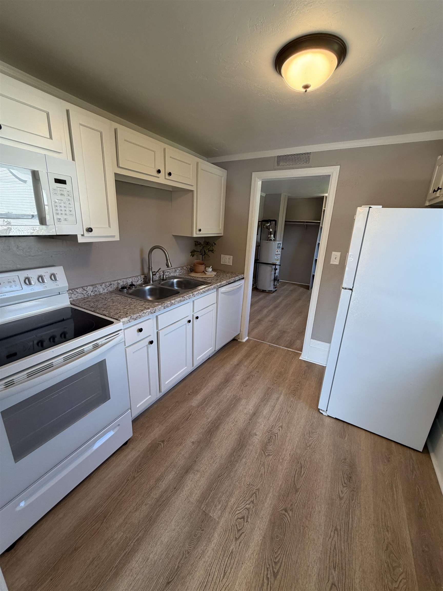 614 Reed Street Neenah, WI 54956 - Photo 6 of 8