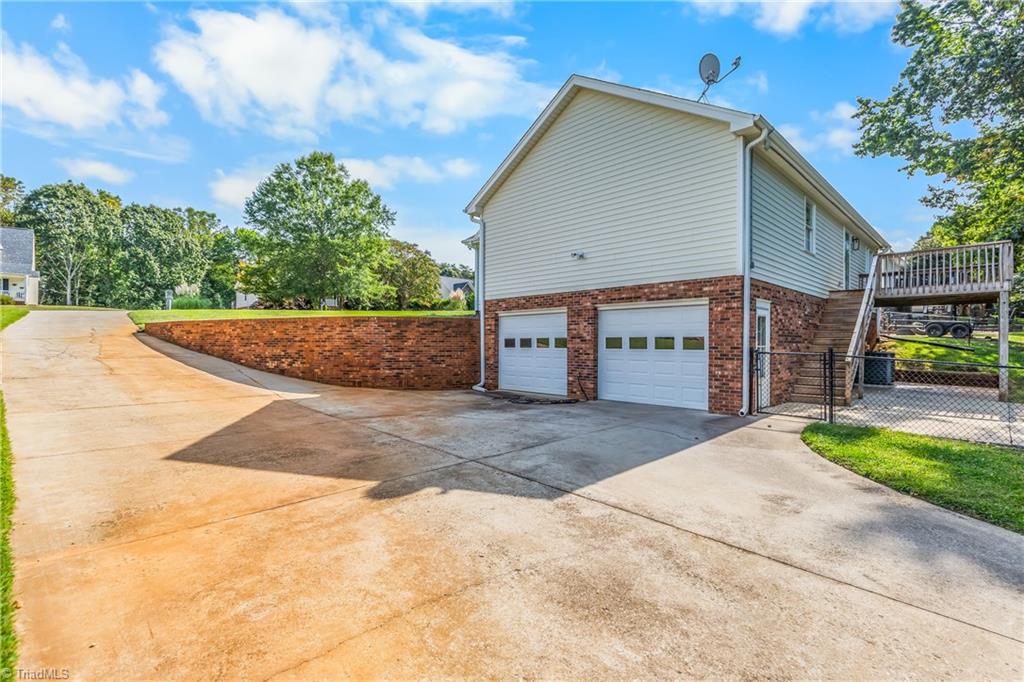 1125 Woodbury Road King, NC 27021 - Photo 4 of 50