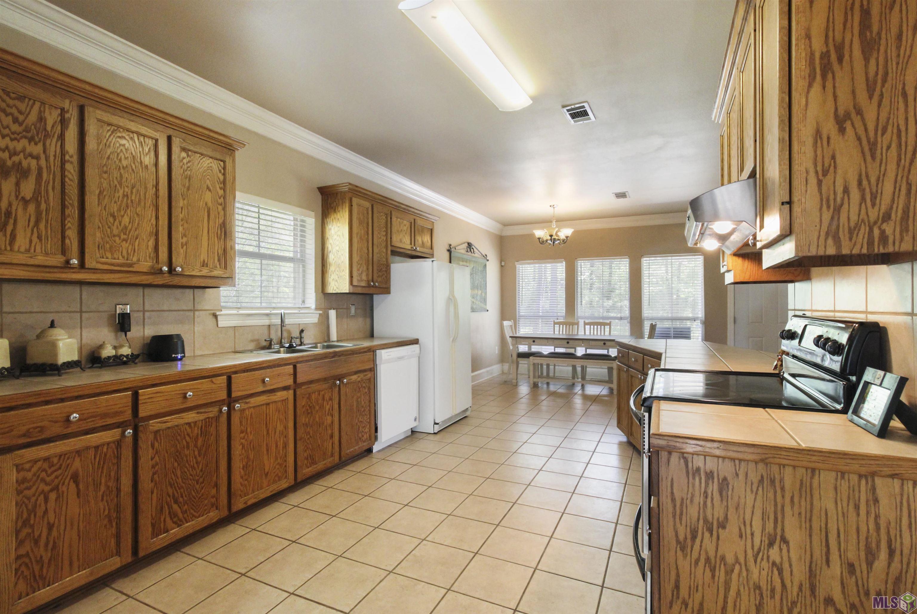 9464 Springfield Road Denham Springs, LA 70706 - Photo 7 of 26