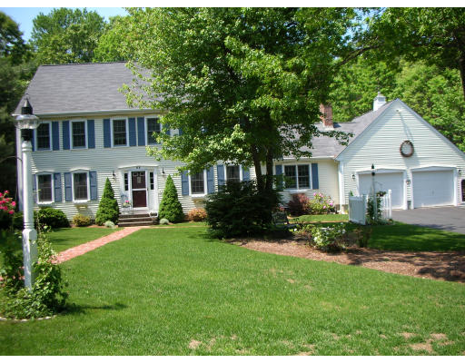 53 Hunter Road Uxbridge, MA 01569 - Photo 1 of 11 Gallery Image 1