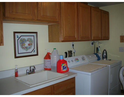 53 Hunter Road Uxbridge, MA 01569 - Photo 6 of 11 Gallery Image 6