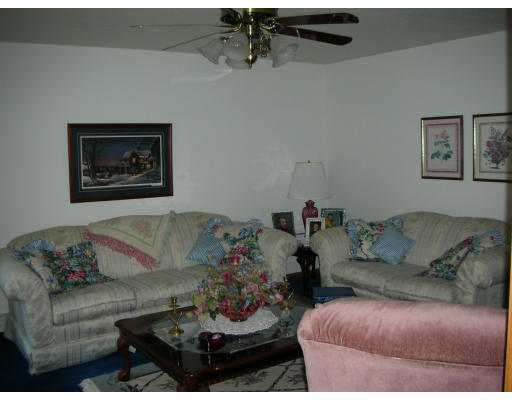 53 Hunter Road Uxbridge, MA 01569 - Photo 10 of 11 Gallery Image 10