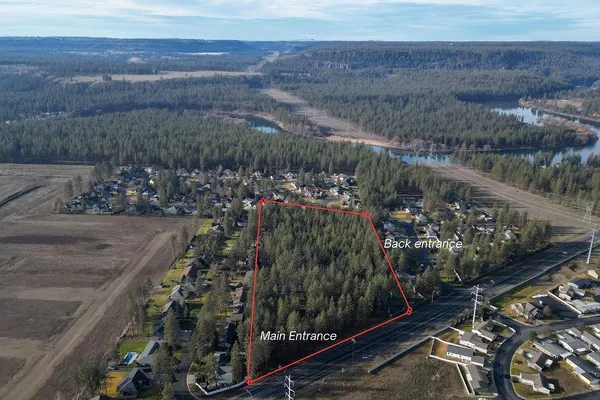 $995,000 | 10203 North Nine Mile Road, Nine Mile Falls, WA 99026