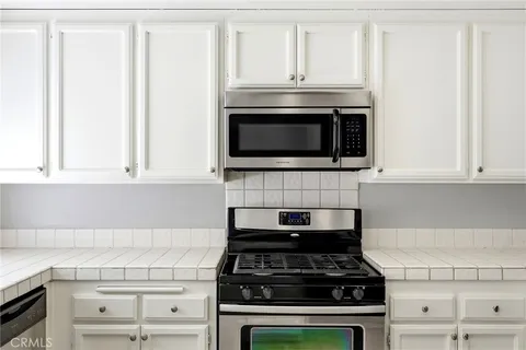 $659,000 | 7109 Farralone Avenue, Unit 117, Canoga Park, CA 91303