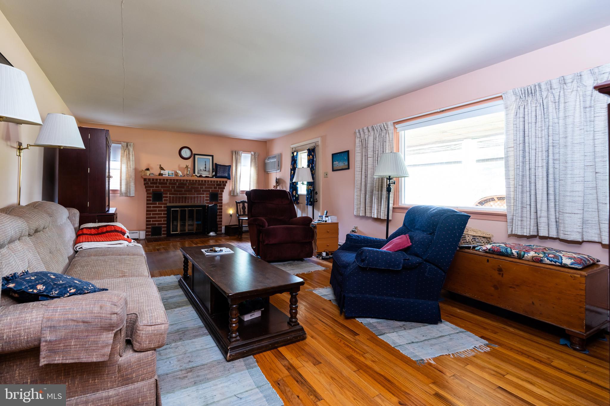 1026 Valley Forge Road Norristown, PA 19403 - Photo 8 of 29 LIving Room