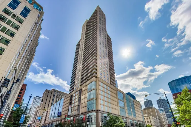 $2,700 | 545 North Dearborn Street, Unit 1506, Chicago, IL 60654