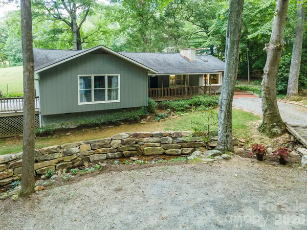 a backyard of a house with yard table and chairs