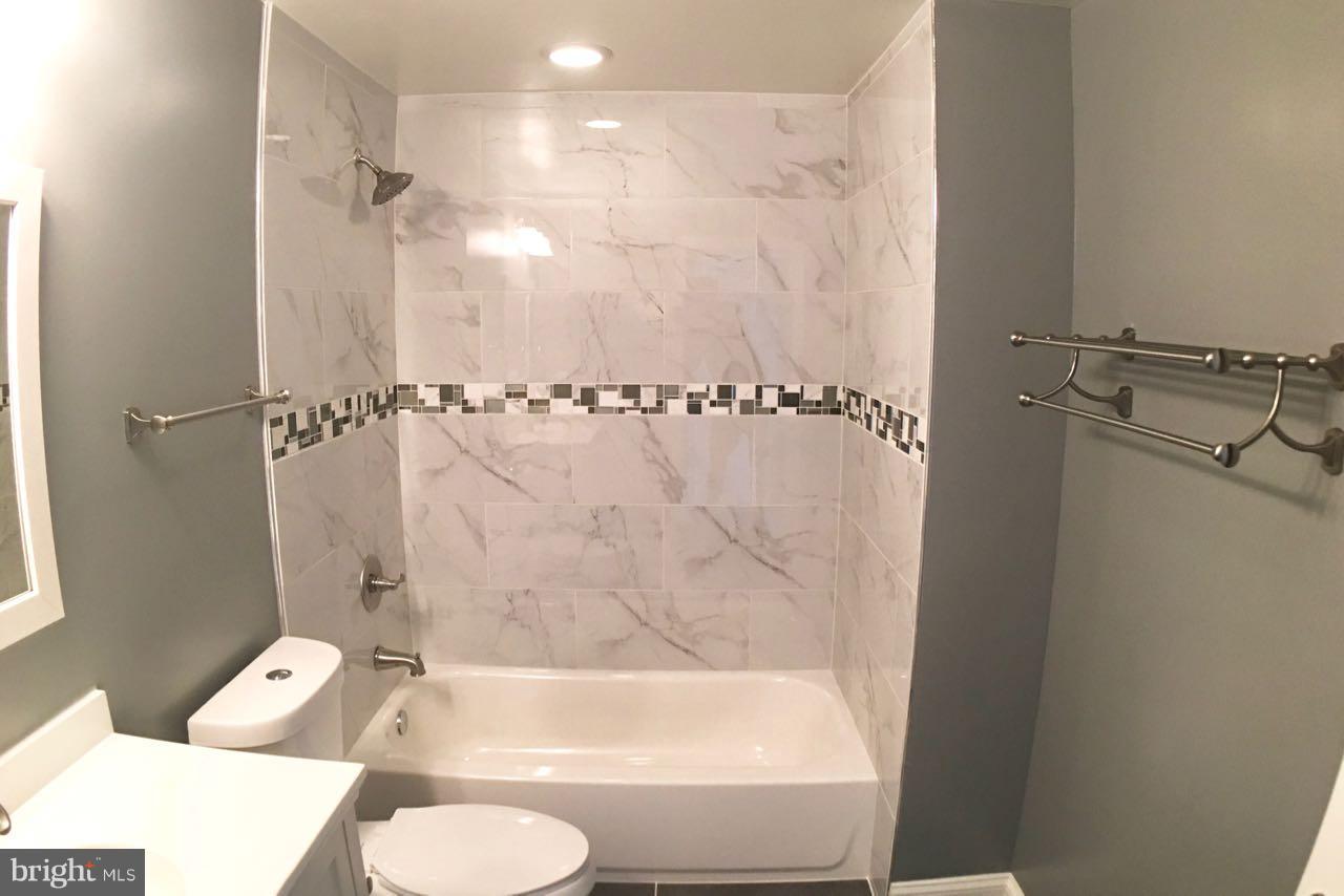 3423 Roland Avenue Baltimore, MD 21211 - Photo 12 of 27 Bath (Master)