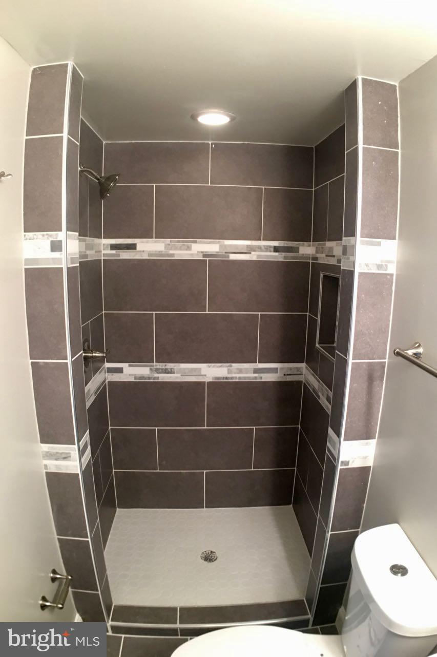 3423 Roland Avenue Baltimore, MD 21211 - Photo 15 of 27 Bath
