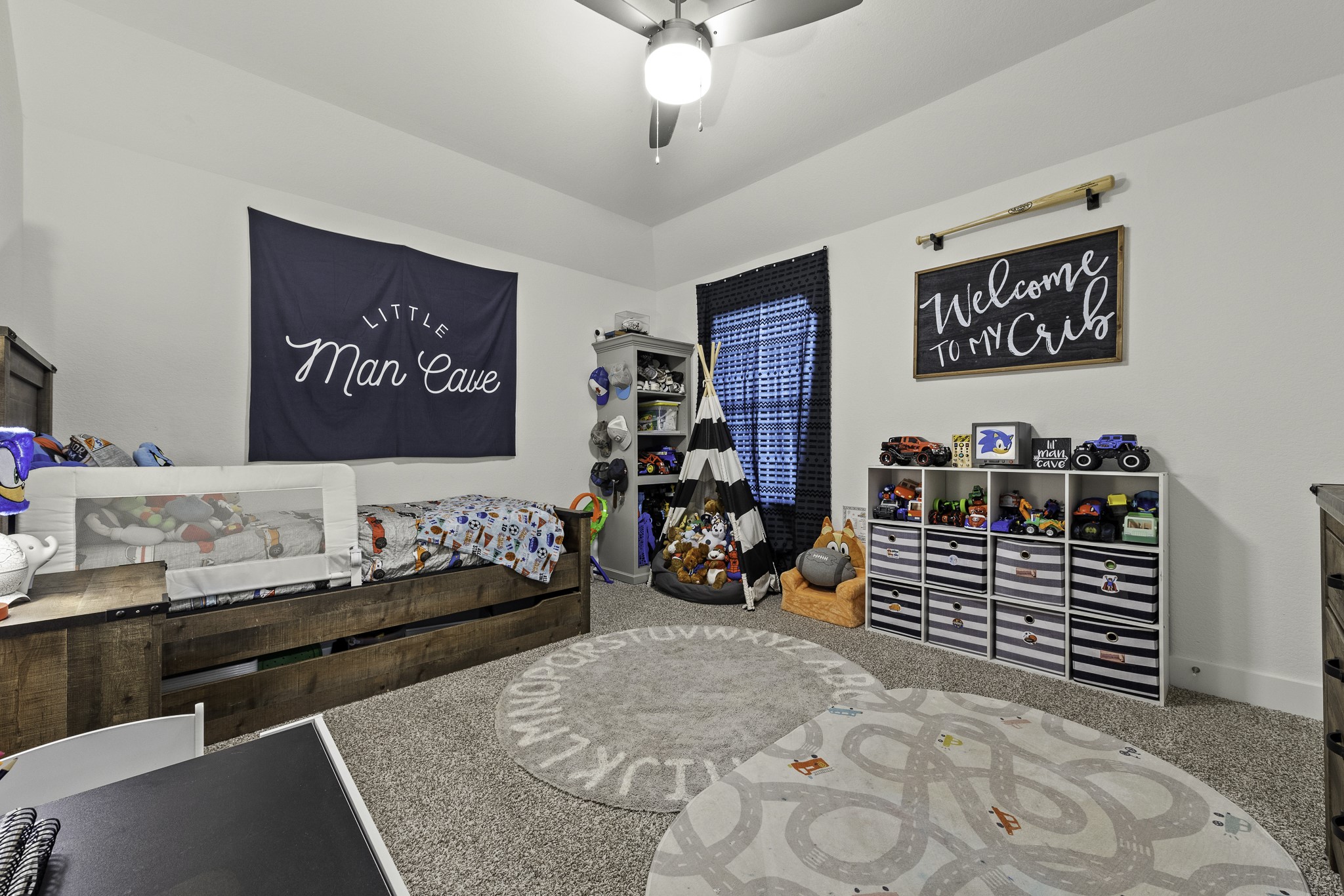 10009 Gray Jay Court Conroe, TX 77384 - Photo 31 of 47 a view of a workspace with furniture