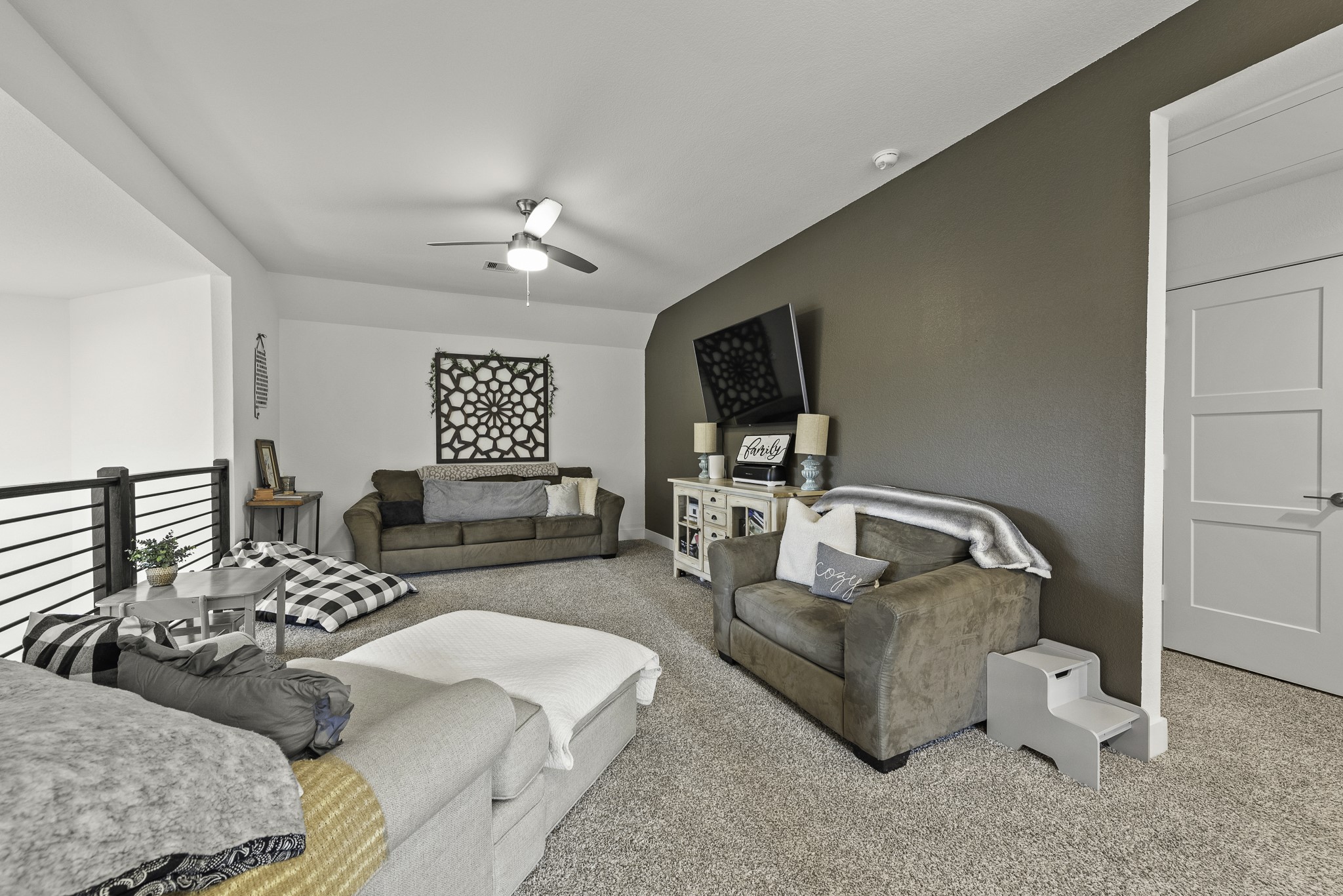 10009 Gray Jay Court Conroe, TX 77384 - Photo 33 of 47 a living room with furniture and a flat screen tv
