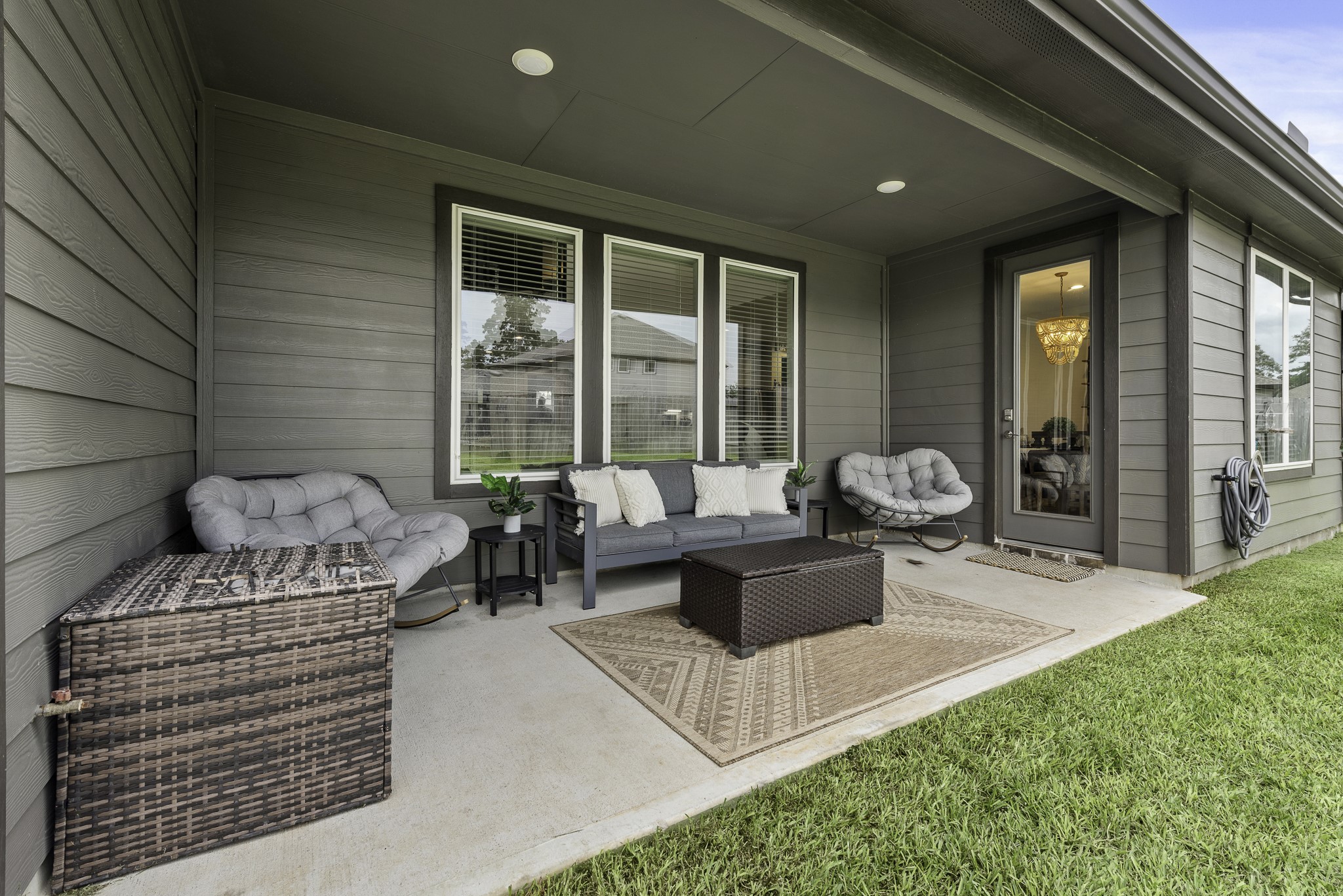 10009 Gray Jay Court Conroe, TX 77384 - Photo 42 of 47 a living room filled with furniture