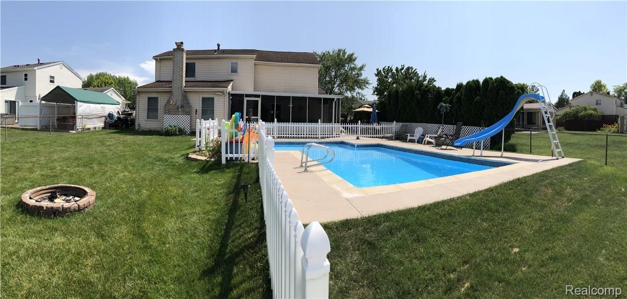 22296 Derby Road Trenton, MI 48183 - Photo 21 of 21 Panoramic view of entire backyard.