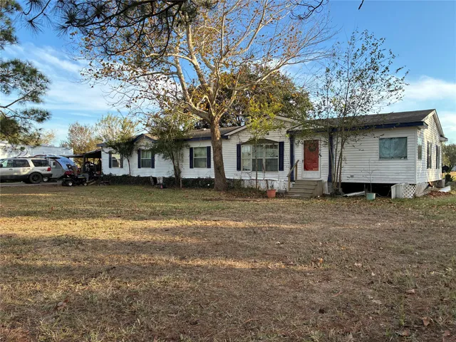 a view of a house with a yard and garage