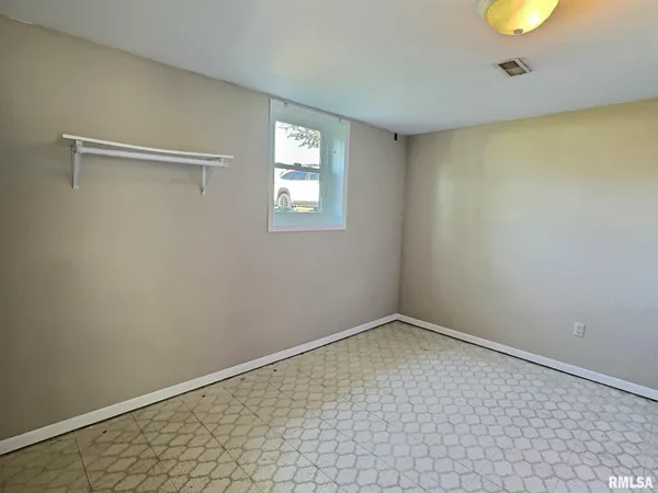 $275,000 | 5115 West Woodfern Road, Bartonville, IL 61607