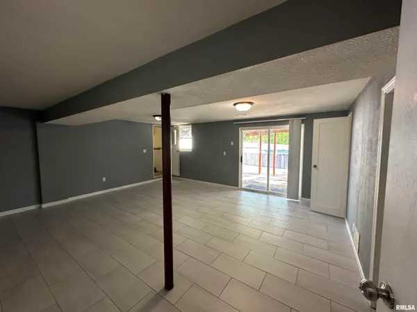 $275,000 | 5115 West Woodfern Road, Bartonville, IL 61607