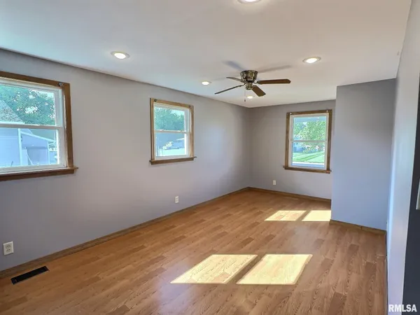 $275,000 | 5115 West Woodfern Road, Bartonville, IL 61607