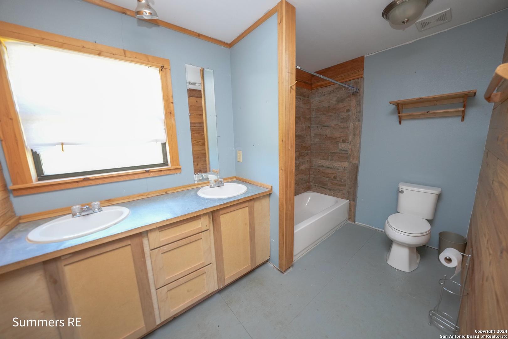 5077 Old Pontotoc Road Mason, TX 76856 - Photo 32 of 41 a bathroom with a sink a toilet and bathtub