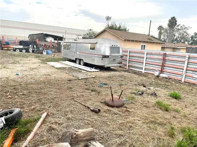 a view of a small white house