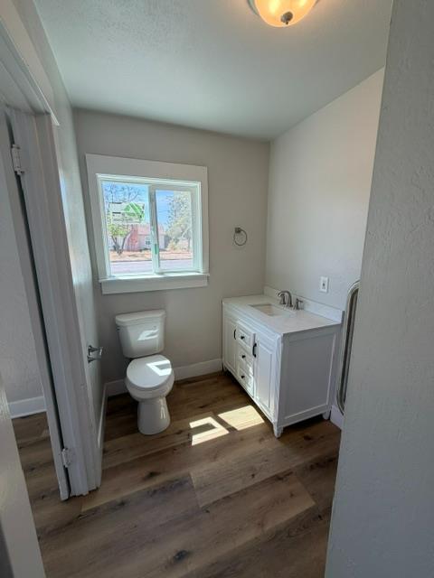 470 2nd Street Gustine, CA 95322 - Photo 33 of 70 Bathroom #2 attached to bedroom #2 (Primary #1)