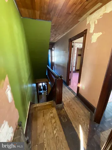 a bed room with a bed