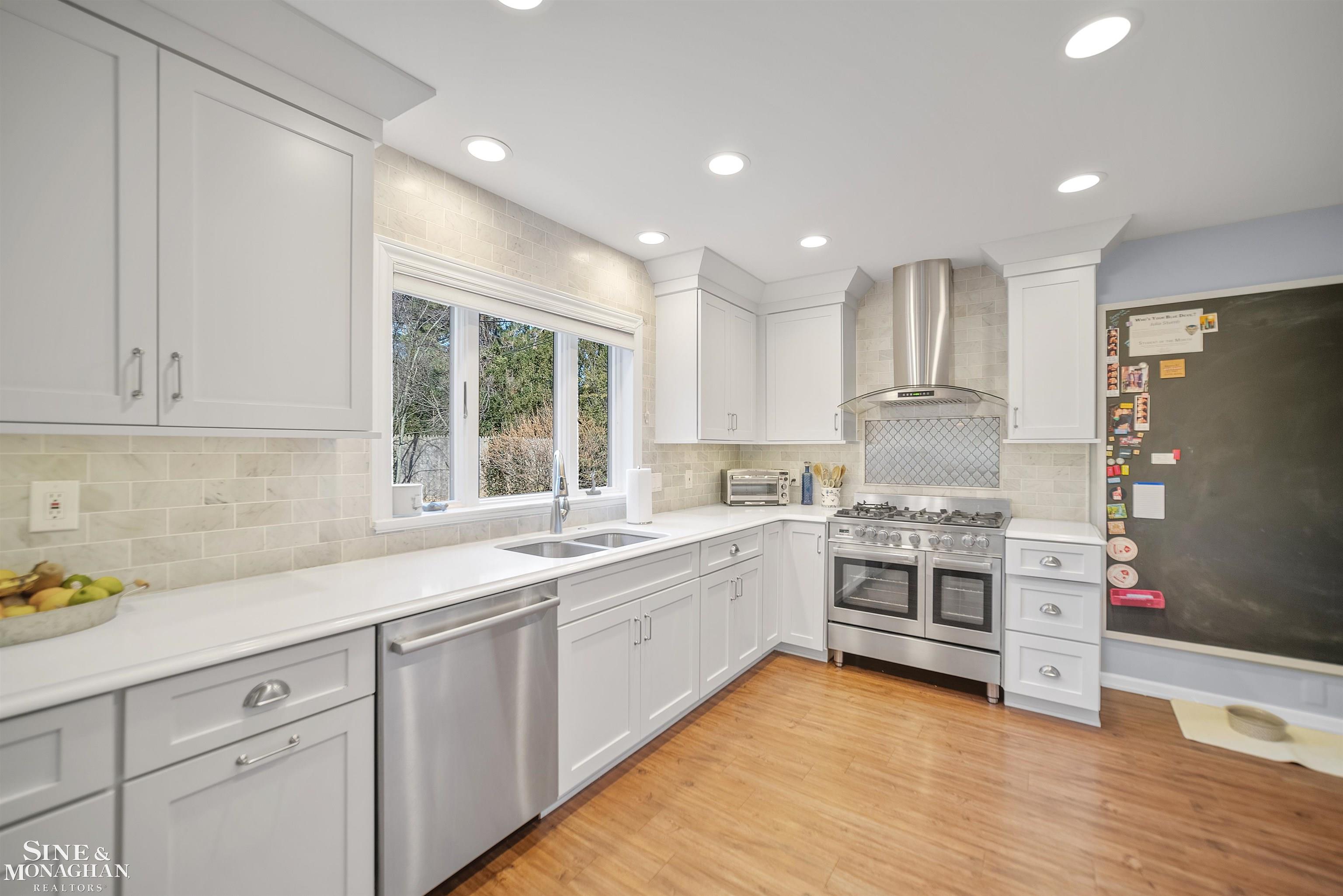 32 Harbor Hill Road Grosse Pointe, MI 48236 - Photo 5 of 52 50140306-53606d9b-4d46-4b3b-b935-3f7947183cb6.JPG