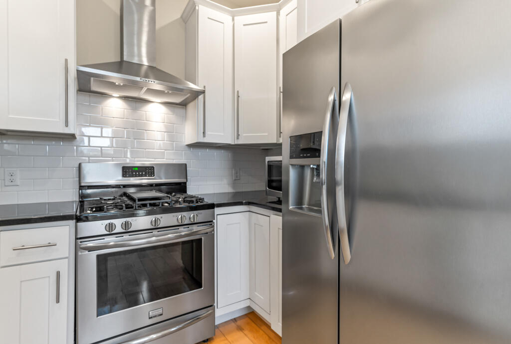 133 York Street, Unit 2B Portland, ME 04101 - Photo 8 of 32 DSC05936