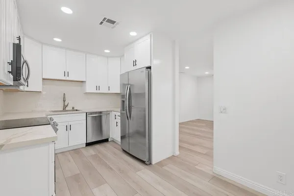 $2,150,000 | 889-91 Bracero Road, Encinitas, CA 92024
