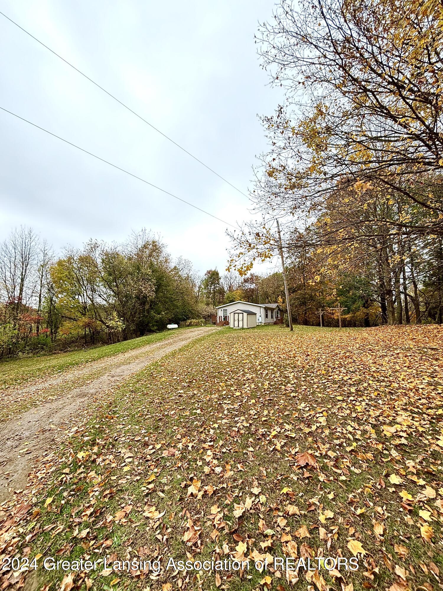 212 Bennett Road Quincy, MI 49082 - Photo 2 of 32 IMG_0310